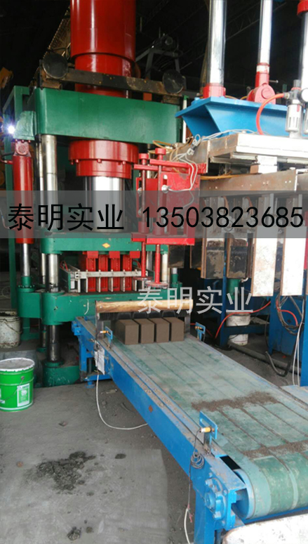 鎳鐵礦渣、電石泥制磚機(jī)設(shè)備